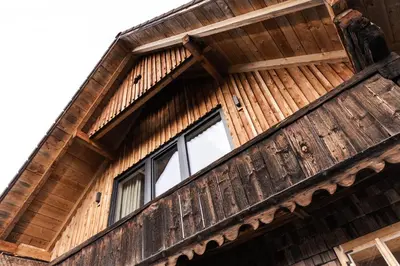 Das Gebäude in dem sich die Villa befindet