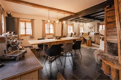 Ein Sitzbereich in der Unterkunft Moxn Chalet Lungau - Authentic Luxury Living