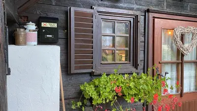 Das Gebäude in dem sich das Ferienhaus befindet