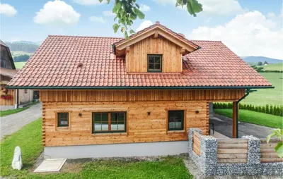 Das Gebäude in dem sich das Ferienhaus befindet