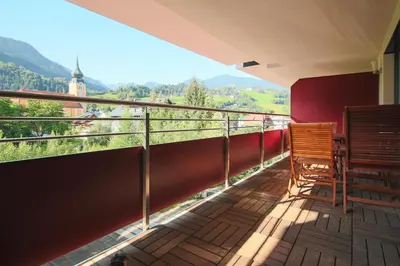 Ein allgemeiner Bergblick oder ein Berglick von der Ferienwohnung aus