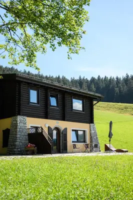 Ein Garten an der Unterkunft Ferienwohnung Angerlgut