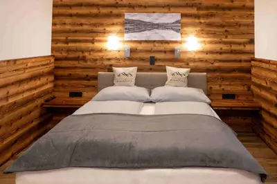 Ein Bett oder Betten in einem Zimmer der Unterkunft Gästehaus Kreischberg - Mayer