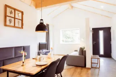 Ein Sitzbereich in der Unterkunft BachBett - modernes Gästehaus im Salzkammergut