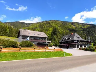 Ein allgemeiner Bergblick oder ein Berglick von des Hotels aus