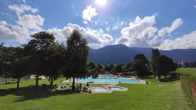Ein allgemeiner Bergblick oder ein Berglick von der Ferienwohnung aus