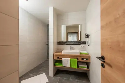 Ein Badezimmer in der Unterkunft Hotel Moser