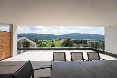Ein allgemeiner Bergblick oder ein Berglick von der Ferienwohnung aus