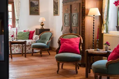 Ein Sitzbereich in der Unterkunft Altes Bauernhaus von 1756 - Villa Straussengut