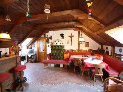 Ein Sitzbereich in der Unterkunft Apartment in Lungau near Ski Bus and Forest