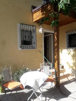 Das Gebäude in dem sich die Ferienwohnung befindet