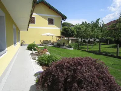 Ein Garten an der Unterkunft Frühstückspension Kibler