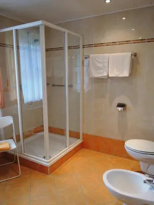 Ein Badezimmer in der Unterkunft Appartements Edda
