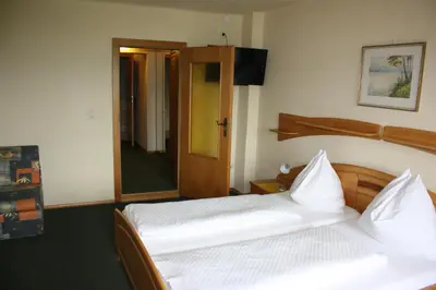 Ein Bett oder Betten in einem Zimmer der Unterkunft Haus Rosenauer Zimmer & Ferienwohnungen