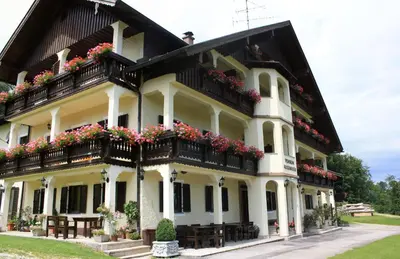 Das Gebäude in dem sich die Pension befindet