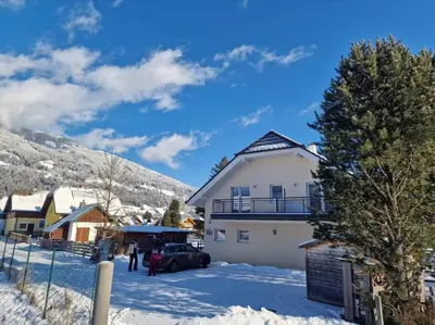 Ein allgemeiner Bergblick oder ein Berglick von der Villa aus