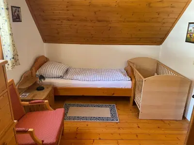 Ein Bett oder Betten in einem Zimmer der Unterkunft Ferienhaus Bettina Rassis Feriendorf Donnersbachwald