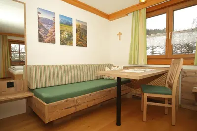 Ein Sitzbereich in der Unterkunft Linarhof Apartment Urlaub am Bio Bauernhof