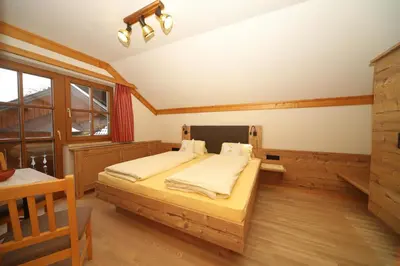 Ein Bett oder Betten in einem Zimmer der Unterkunft Linarhof Apartment Urlaub am Bio Bauernhof