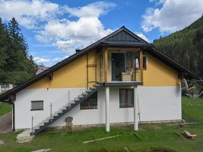 Das Gebäude in dem sich die Ferienwohnung befindet