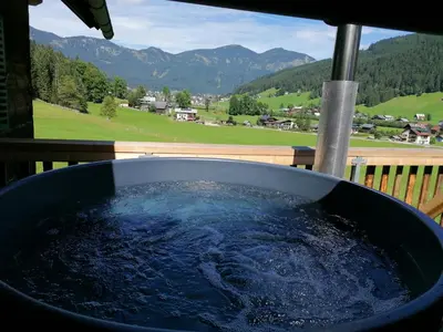Ein allgemeiner Bergblick oder ein Berglick von des Ferienhauses aus