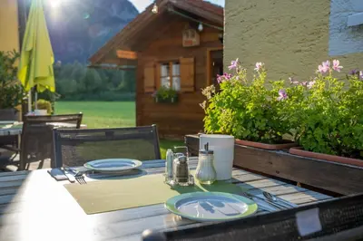 Ein Garten an der Unterkunft Frühstückspension Haus Ahamer