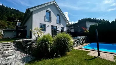Der Swimmingpool an oder in der Nähe von Residenz Bergjuwel