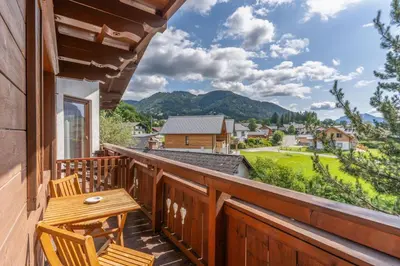 Ein allgemeiner Bergblick oder ein Berglick von der Ferienwohnung aus