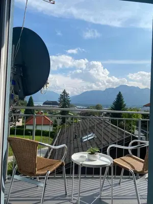 Ein allgemeiner Bergblick oder ein Berglick von der Ferienwohnung aus