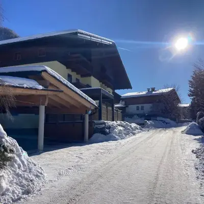 Mountainview Appartement mit Balkon und Carport