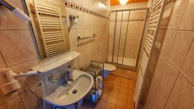 Ein Badezimmer in der Unterkunft Apartman Tauplitz skiing, hiking, bike, cross country - Haus Sandlweber