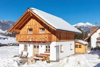 Ein allgemeiner Bergblick oder ein Berglick von des Chalets aus
