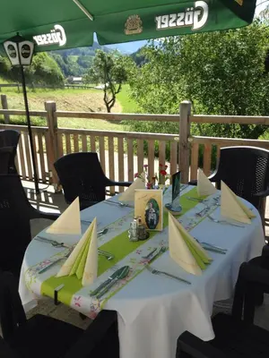 Ein Restaurant oder anderes Speiselokal in der Unterkunft Gasthof Grabenwirt