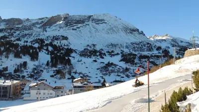 Ein allgemeiner Bergblick oder ein Berglick von der Ferienwohnung aus