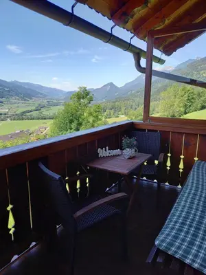 Ein allgemeiner Bergblick oder ein Berglick von der Ferienwohnung aus