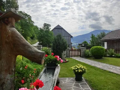 Ein allgemeiner Bergblick oder ein Berglick von der Ferienwohnung aus