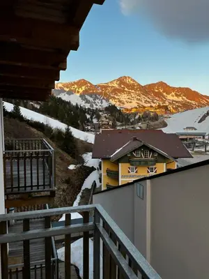 Ein allgemeiner Bergblick oder ein Berglick von der Ferienwohnung aus