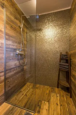 Ein Badezimmer in der Unterkunft Forest Chalet, all famous ski areas around us, 15 min to city of salzburg, mountainview, panorama sauna, bath whirlpool, fire pit in garden up to 10 p