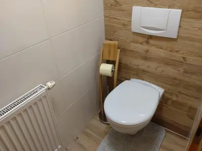 Ein Badezimmer in der Unterkunft S'Rastl direkt mit Bergpanorama