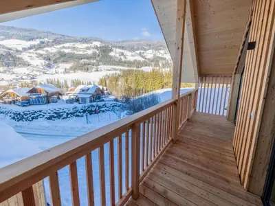Ein allgemeiner Bergblick oder ein Berglick von des Chalets aus