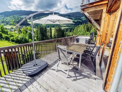 Ein allgemeiner Bergblick oder ein Berglick von des Chalets aus
