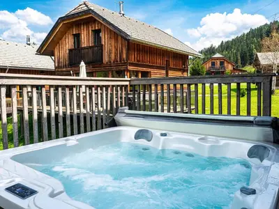 Ein allgemeiner Bergblick oder ein Berglick von des Chalets aus