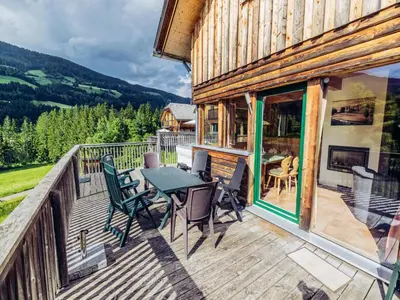 Ein allgemeiner Bergblick oder ein Berglick von des Chalets aus