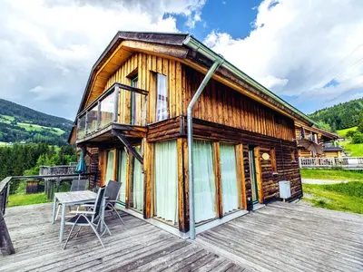 Ein allgemeiner Bergblick oder ein Berglick von des Chalets aus