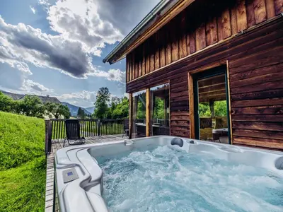 Ein allgemeiner Bergblick oder ein Berglick von des Chalets aus