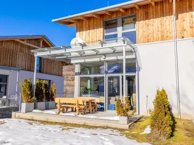 Das Gebäude in dem sich das Ferienhaus befindet