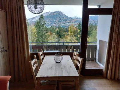 Ein allgemeiner Bergblick oder ein Berglick von der Ferienwohnung aus