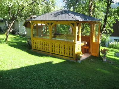Ein Garten an der Unterkunft Haus Schrei