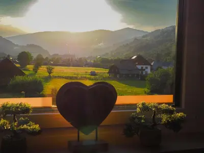 Ein allgemeiner Bergblick oder ein Berglick von der Ferienwohnung aus