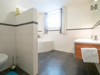 Ein Badezimmer in der Unterkunft Apartment Christine EG by Interhome